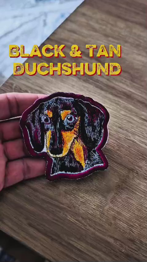 رقعة مطرزة لكلب داشهند (أسود وبني)
